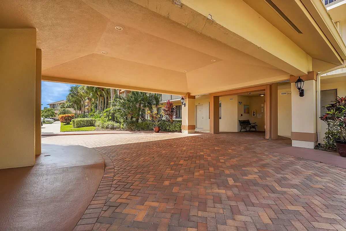 BUILDING ENTRANCE at 2001 Marina Isle Way 203, Jupiter