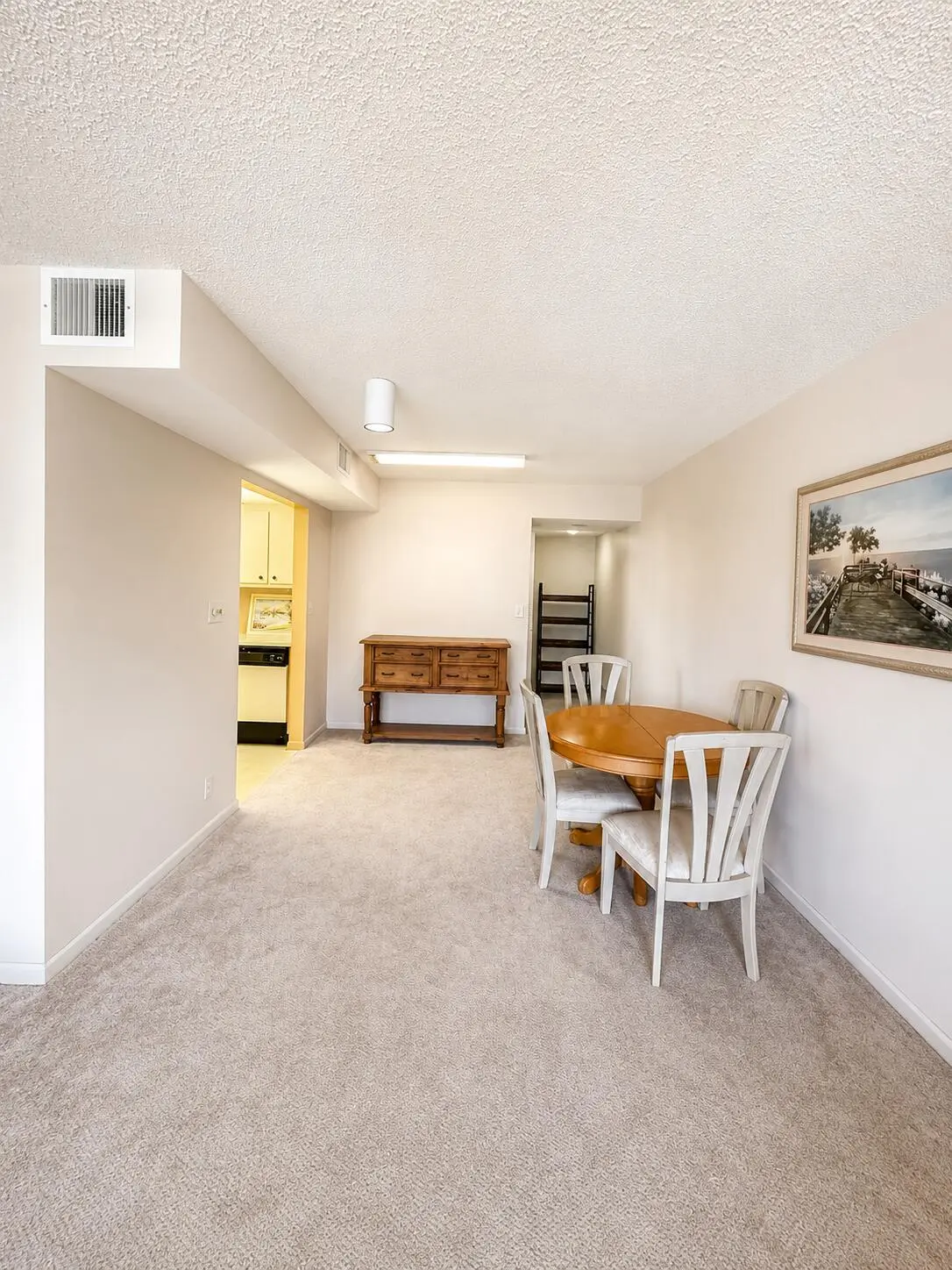 dining at 1901 Bermuda Circle F2, Coconut Creek