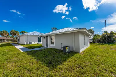 3018 SE Iris Street 2, Stuart – Single Family Residence for rent