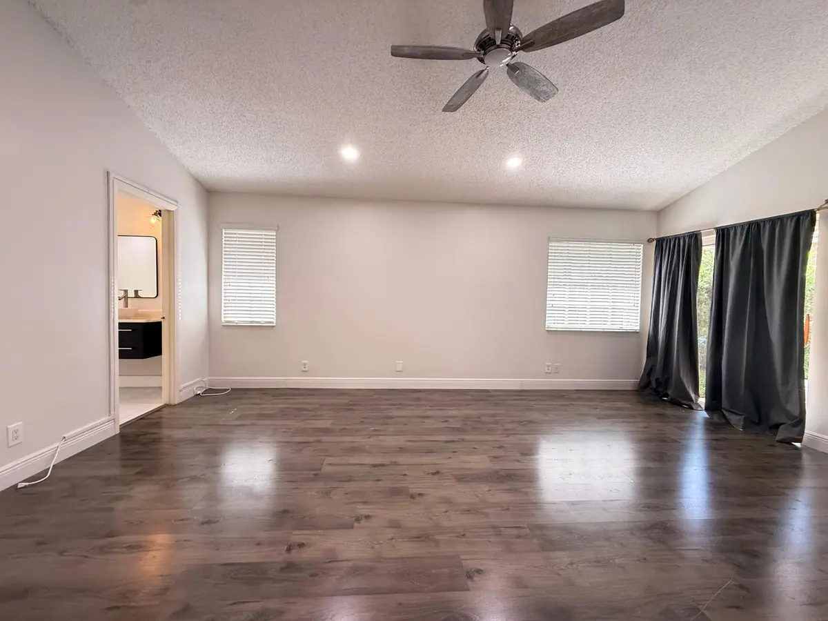 WhatsApp Image 2026-07-13 at 17.37.58 at 11042 TOPEKA Place, Cooper City