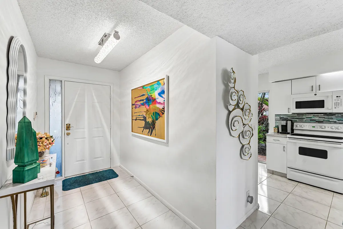 Front entrance at 14388 Emerald Lake Drive 2, Delray Beach