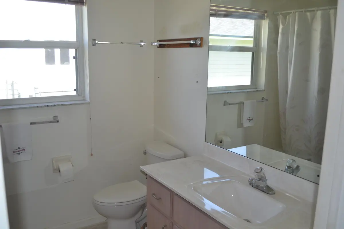 Guest bath at 6310 Drake Street, Jupiter
