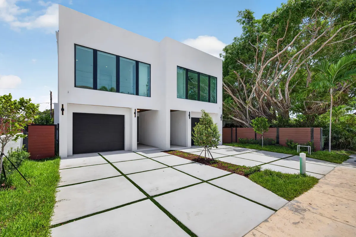 1-web-or-mls-699A5970 at 704 SW 9th Street, Fort Lauderdale