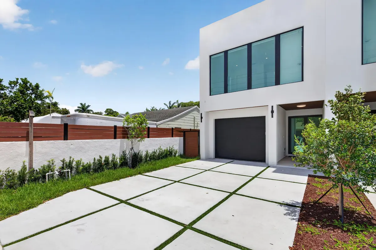3-web-or-mls-699A5984 at 704 SW 9th Street, Fort Lauderdale