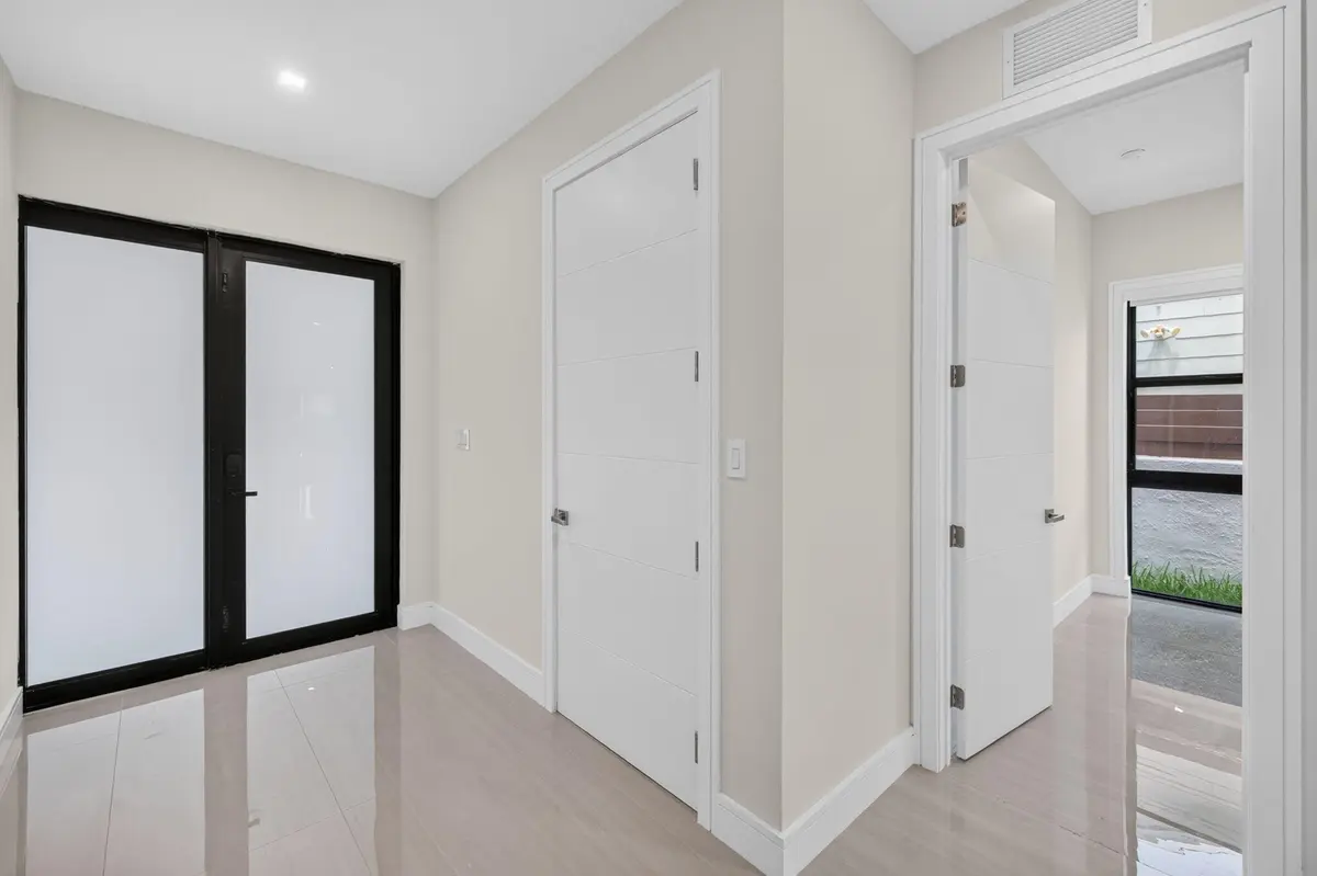 9-web-or-mls-699A6029 at 704 SW 9th Street, Fort Lauderdale