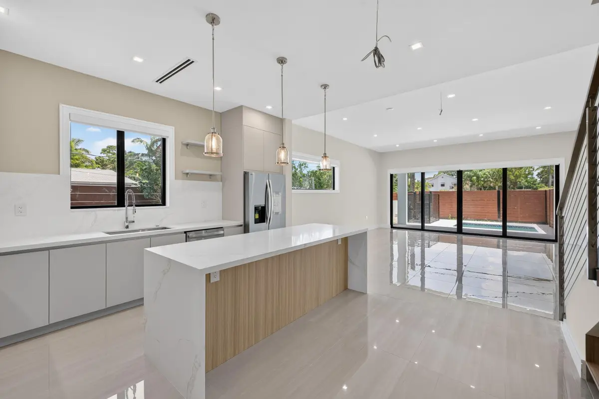 12-web-or-mls-699A6055 at 704 SW 9th Street, Fort Lauderdale