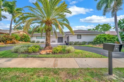3020 N 34TH Street, Hollywood – Single Family Residence for rent