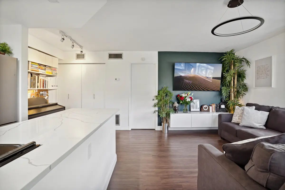 Living Area at 306 NE 1st Avenue 210, Boynton Beach