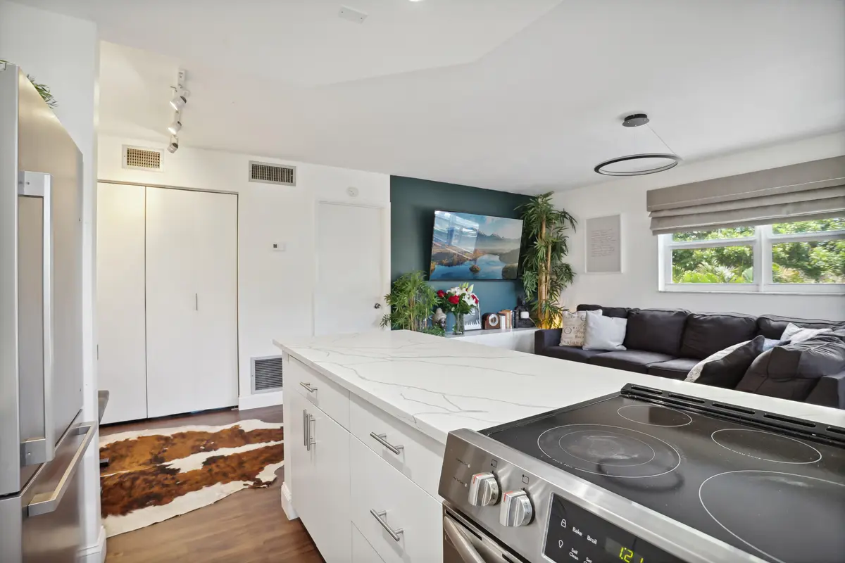 Kitchen at 306 NE 1st Avenue 210, Boynton Beach