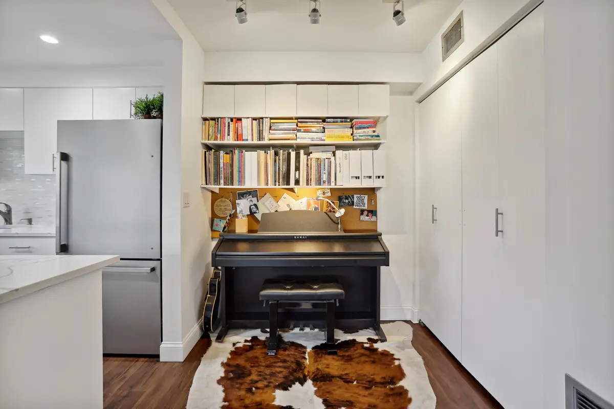 Living Area at 306 NE 1st Avenue 210, Boynton Beach