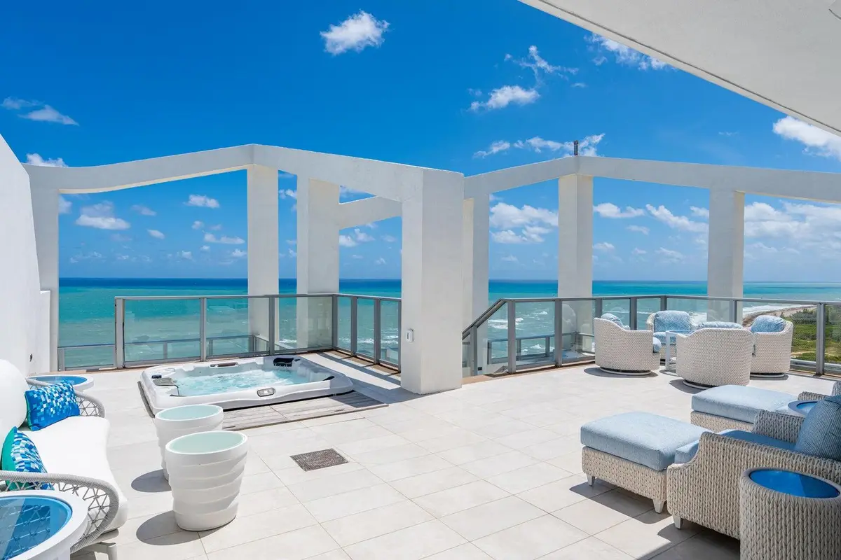 Outdoor Living at 3100 N Ocean  Drive H-PH3, Riviera Beach
