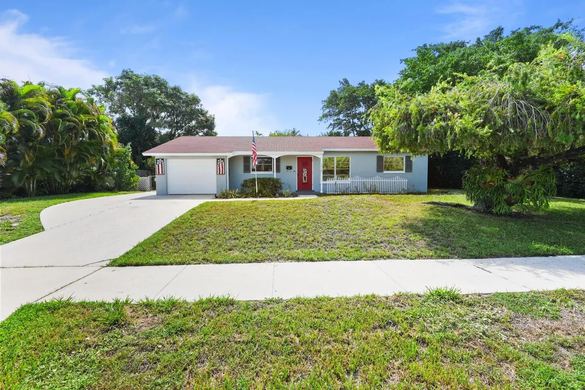 DSC00455_MLS at 1515 CRESCENT Drive, Lake Park