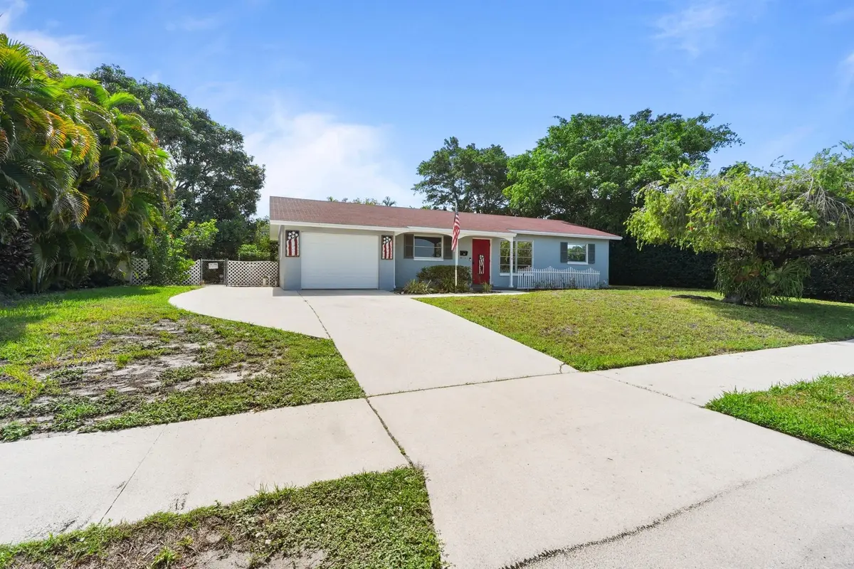 DSC00475_MLS at 1515 CRESCENT Drive, Lake Park