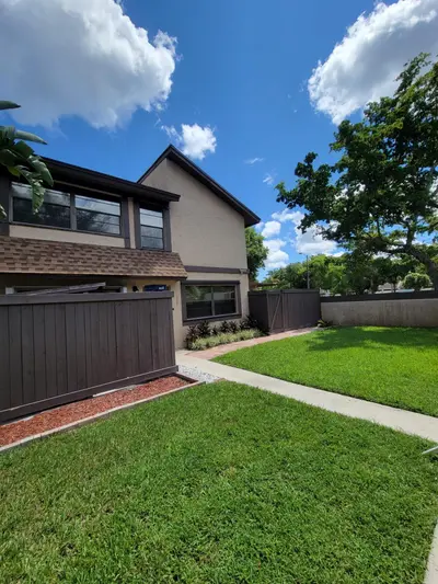 1701 BAYBERRY Drive 1701, Hollywood – Townhouse for sale