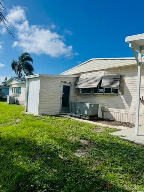 IMG_4569 at 19 W Caribbean, Port St. Lucie