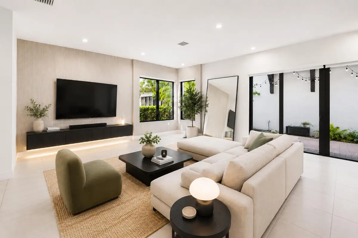 png (1) at 8272 NW 44th Terrace, Doral