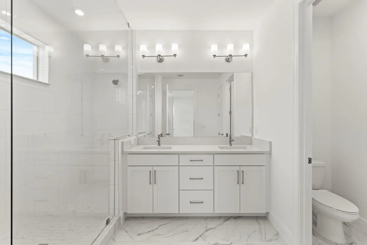 US_SEF_BELLIS_LOT 201_OWNERS BATH at 10710 SW Pioneer Parkway, Palm City