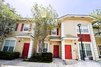 721 NW 42nd Avenue, Plantation – Townhouse for rent