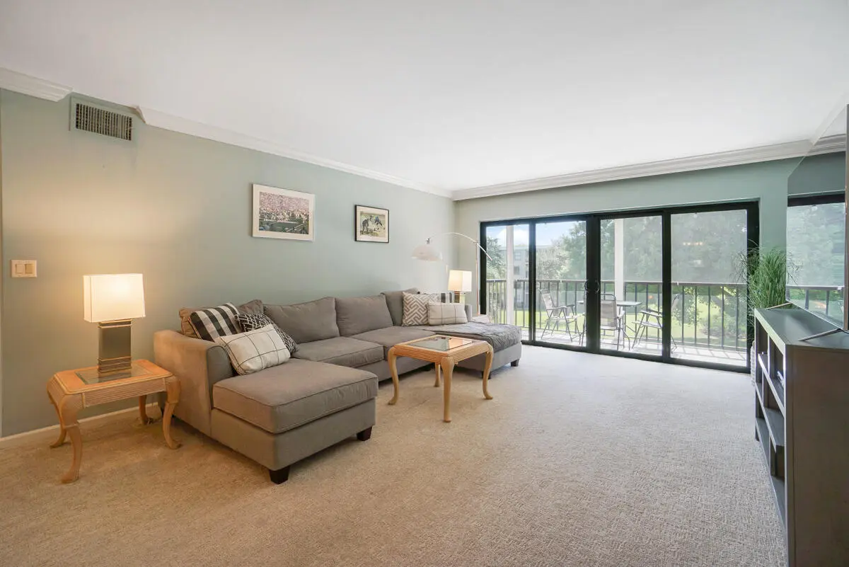 Living at 300 N Hwy A1A F-306, Jupiter