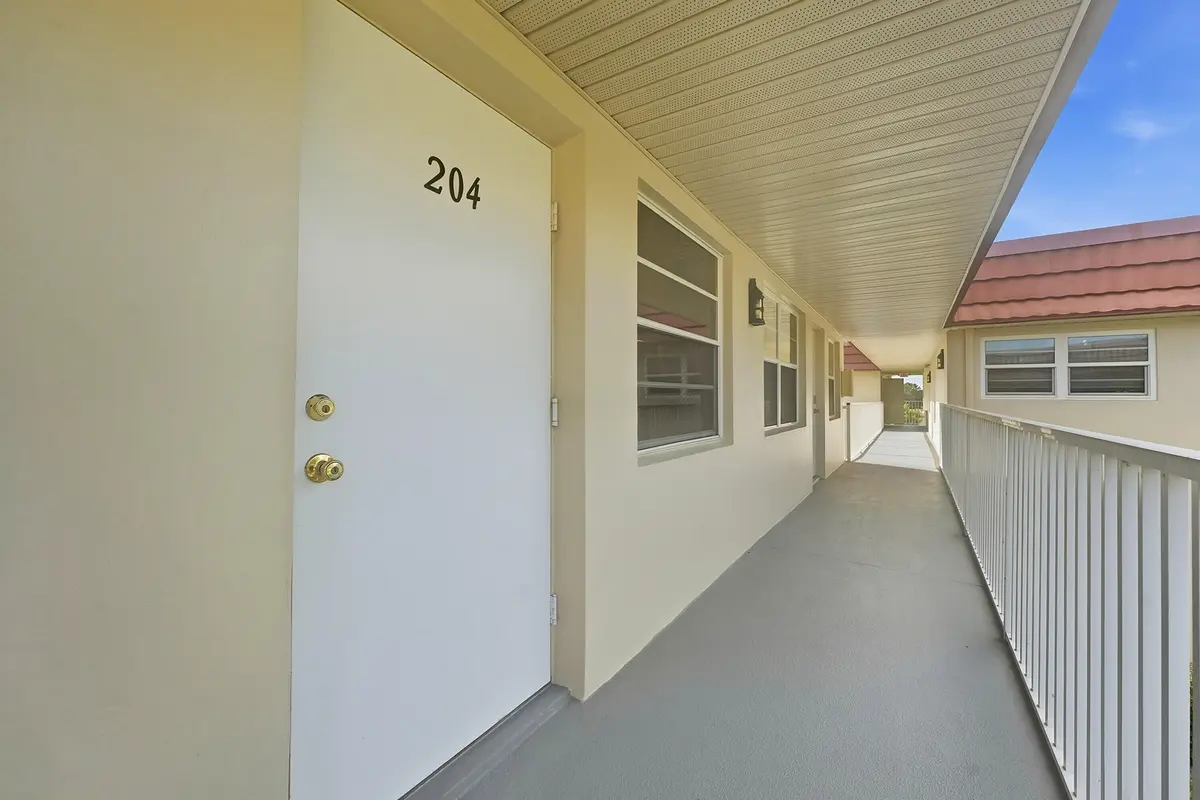 03_dsc08912 at 31 Pine Arbor Lane Unit 204, Vero Beach