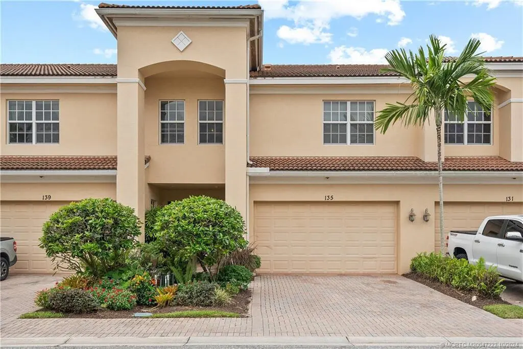 front pic at 135 SW WALKING Path, Stuart
