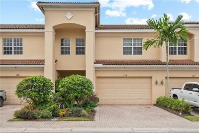 135 SW WALKING Path, Stuart – Townhouse for sale