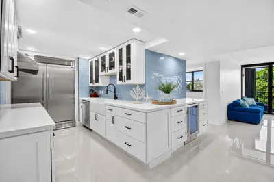5600 N Flagler Drive Unit 207, West Palm Beach – sold