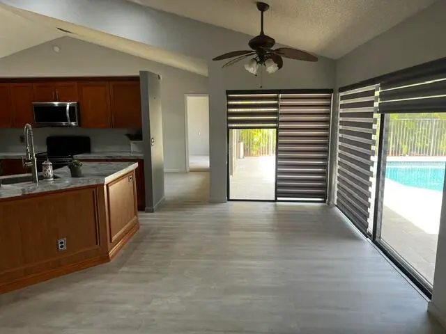 the eat in area of the kitchen at 6063 Sunberry Circle, Boynton Beach