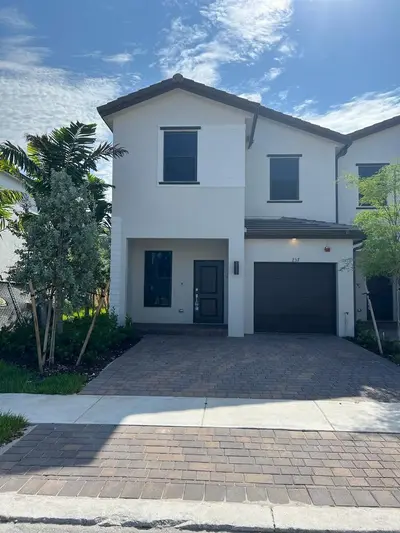 237 SW 159TH Way, Pembroke Pines – Townhouse for rent