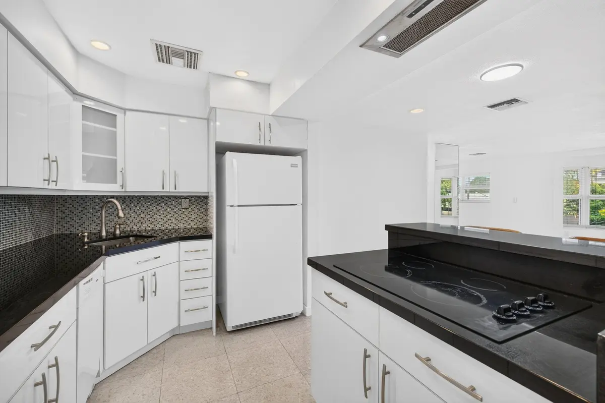 24-web-or-mls-b699A0137 at 4836 NE 23RD Avenue 31, Fort Lauderdale