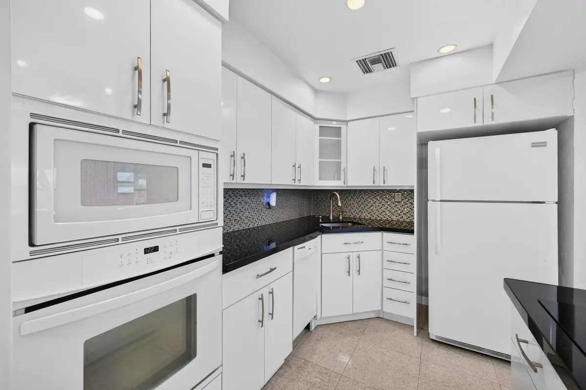 23-web-or-mls-b699A0127 at 4836 NE 23RD Avenue 31, Fort Lauderdale
