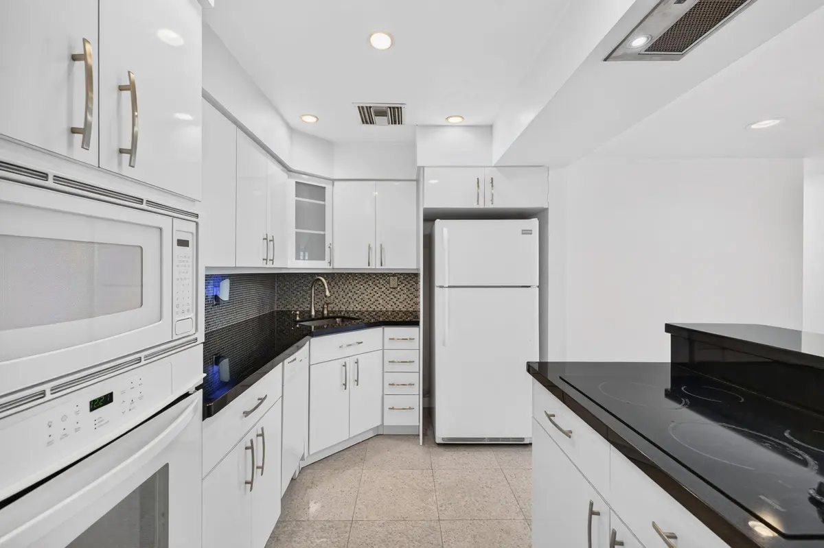 22-web-or-mls-b699A0126 at 4836 NE 23RD Avenue 31, Fort Lauderdale