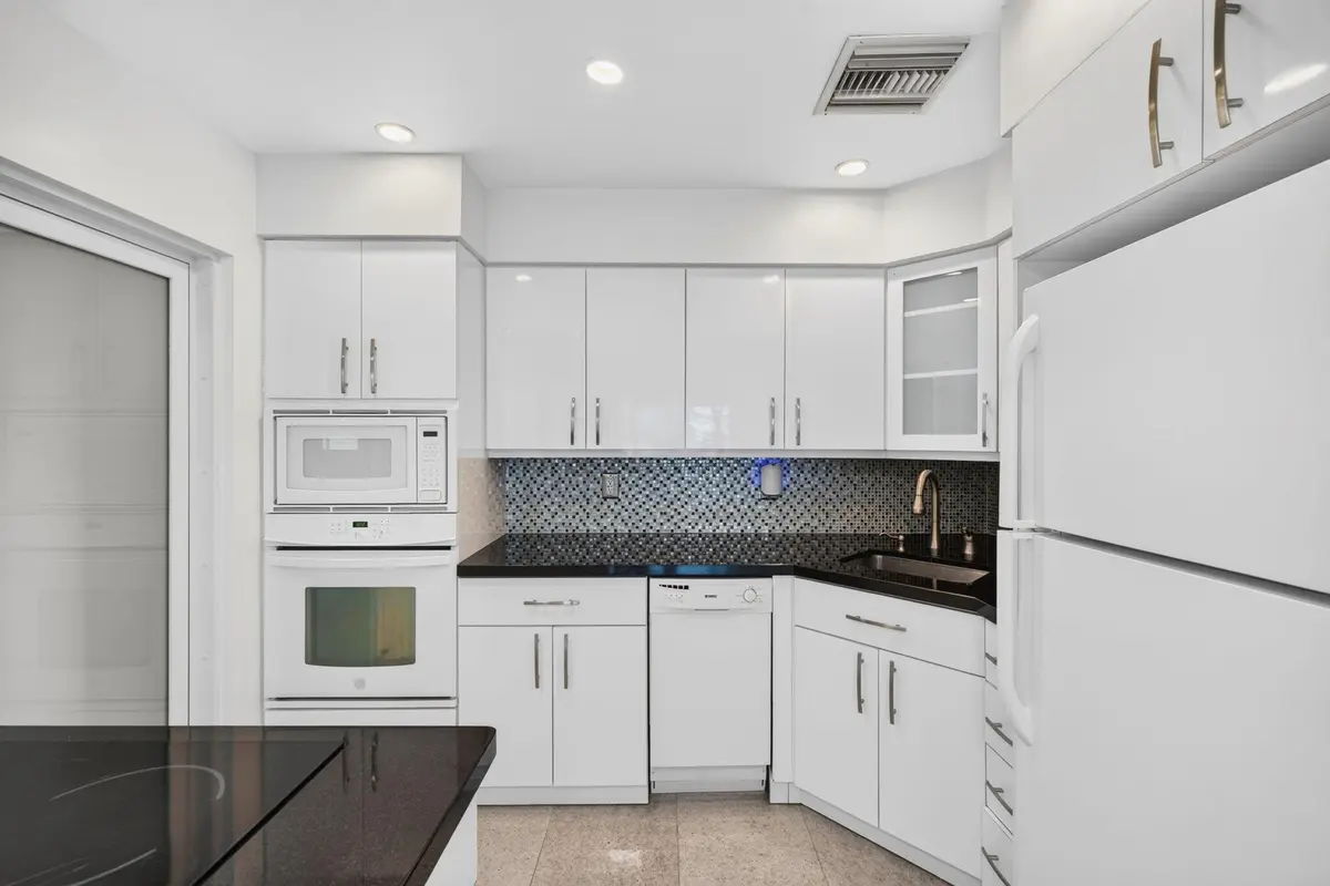 21-web-or-mls-b699A0112 at 4836 NE 23RD Avenue 31, Fort Lauderdale
