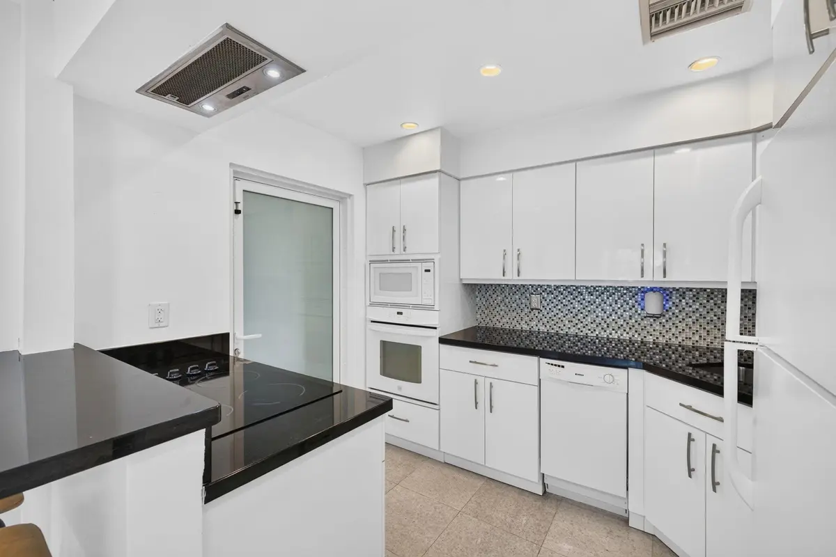 20-web-or-mls-b699A0107 at 4836 NE 23RD Avenue 31, Fort Lauderdale