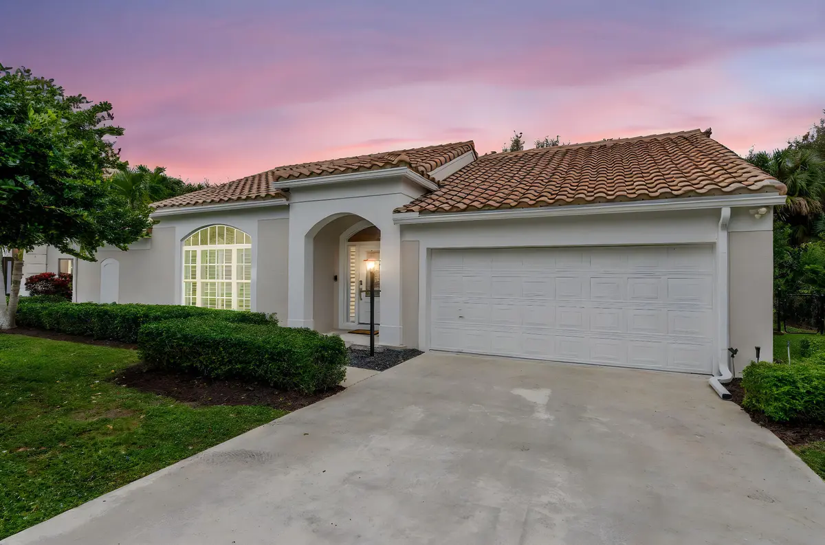 4-web-or-mls-A7403882 day to dusk at 10223 Hunt Club Lane, Palm Beach Gardens