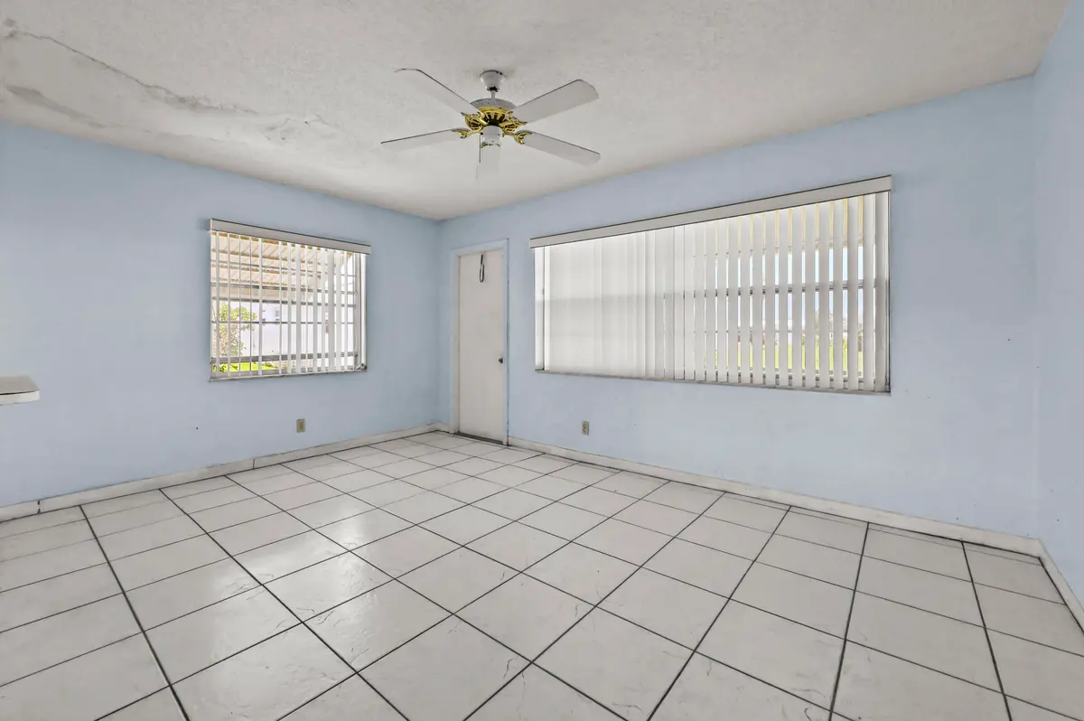 07 Family room 01 at 1196 SW Lake Circle, Boynton Beach