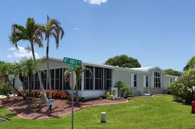 3117 8th Hole Drive, Port St. Lucie – Manufactured Home for sale