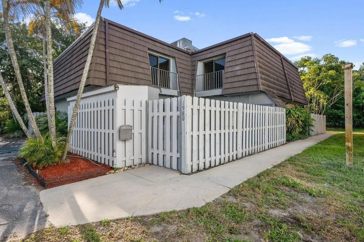 20250411210250089311000000-o at 1980 NE Dixie Highway, Jensen Beach