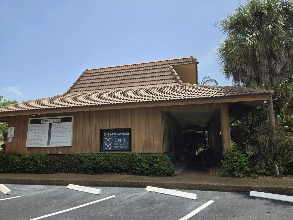 Building Front at 6610 N UNIVERSITY Drive H, Tamarac