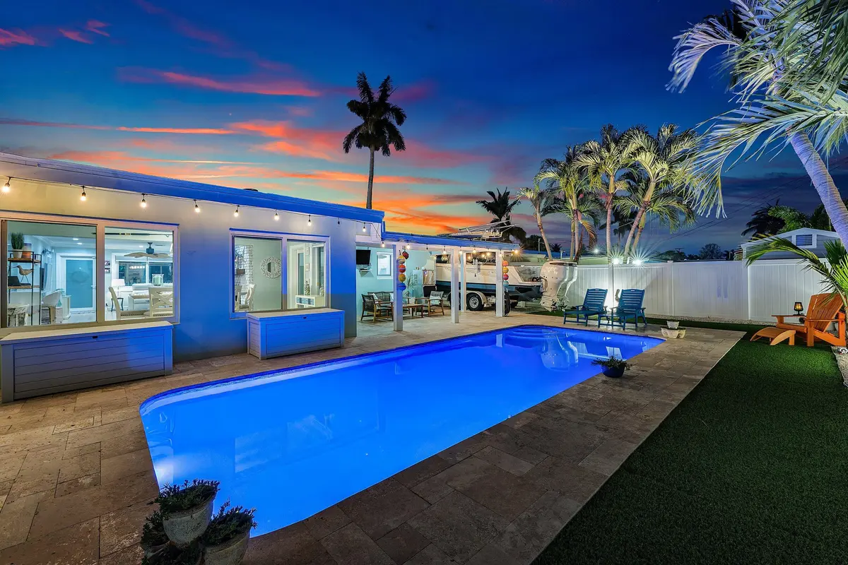 Private Pool Oasis at 904 SE 15th Court, Deerfield Beach