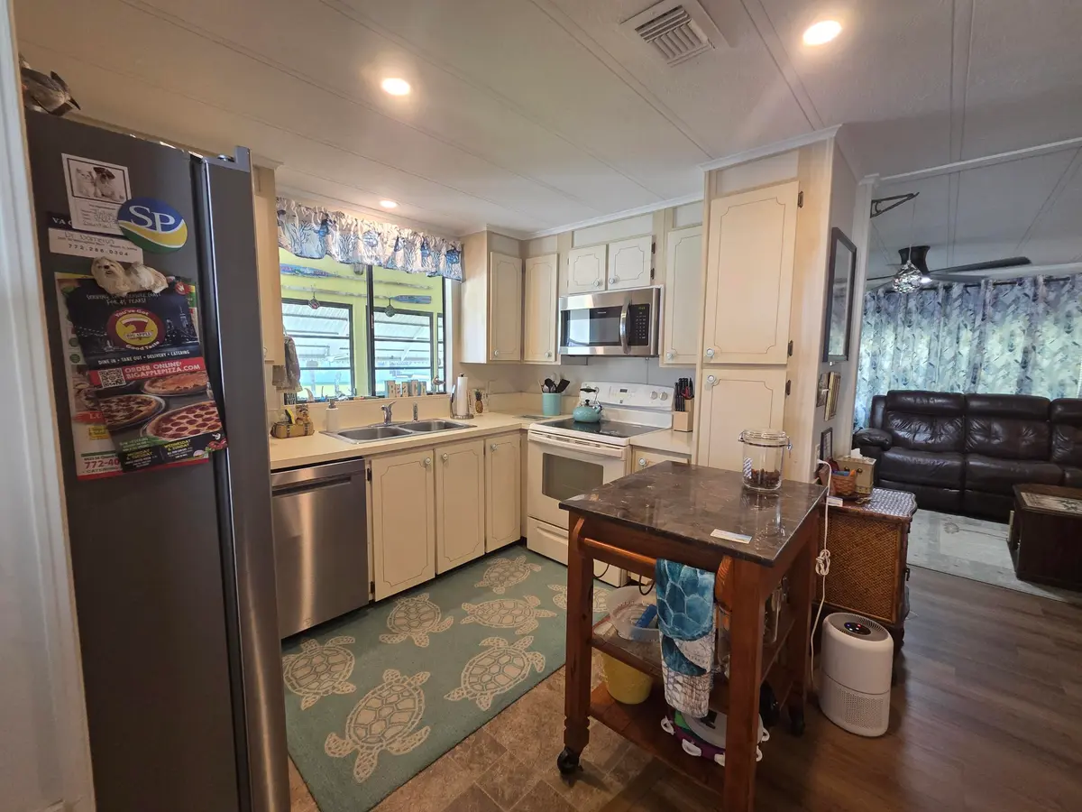 kitchen at 8020 SE Shenandoah Drive, Hobe Sound