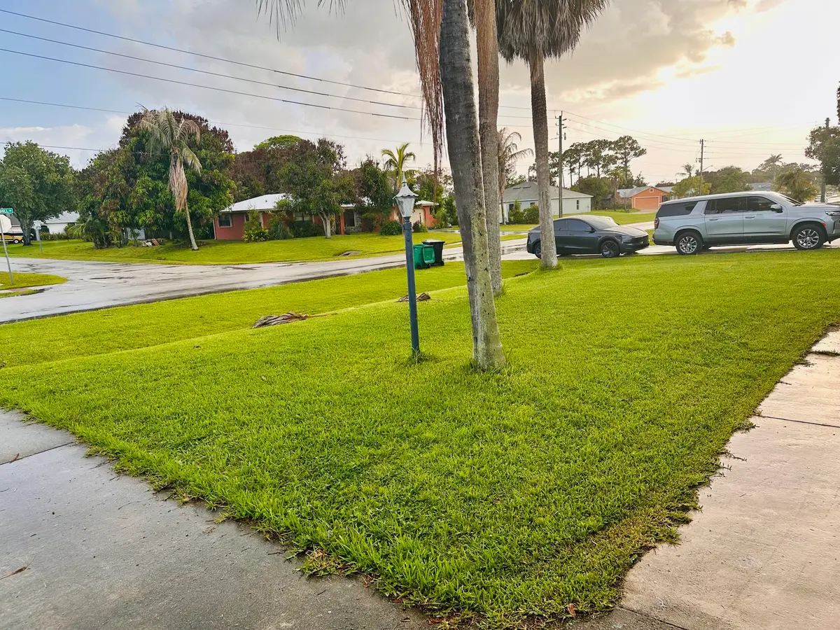 IMG_6158 at 637 SE THORNHILL Drive, Port St. Lucie
