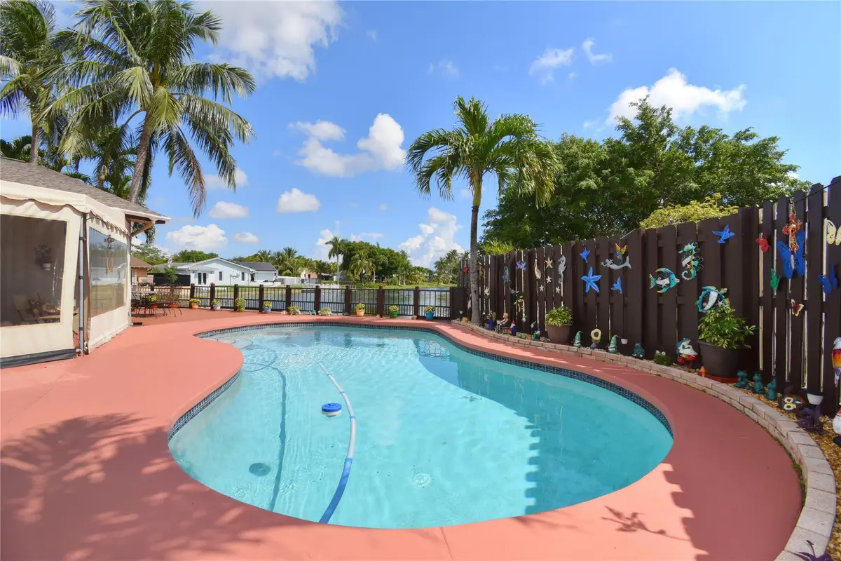 Photo 3 at 4148 NW 19TH Terrace, Oakland Park