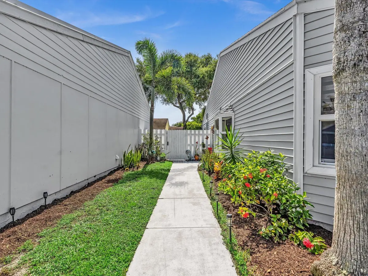 04-FPP00026 at 8 Hawthorne Lane, Boynton Beach