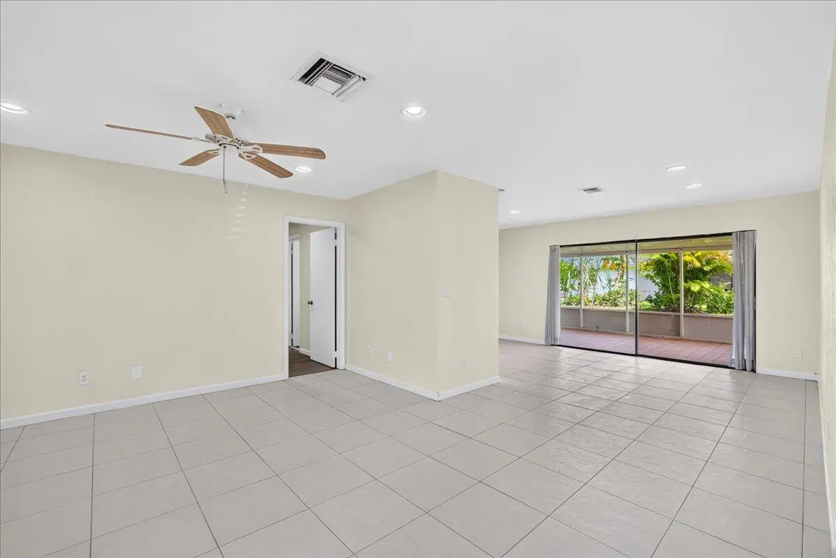 03-8I8A5907 at 10100 NW 71st Place, Tamarac