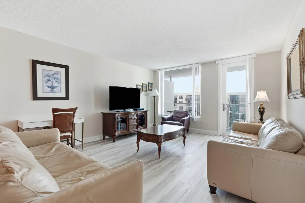 Living room at 3450 S Ocean Boulevard 714, Palm Beach