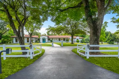 4950 Thoroughbred Lane, Southwest Ranches – sold