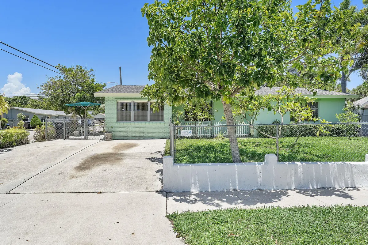 20-web-or-mls-DSC01854 at 425 CHURCHILL Road, West Palm Beach