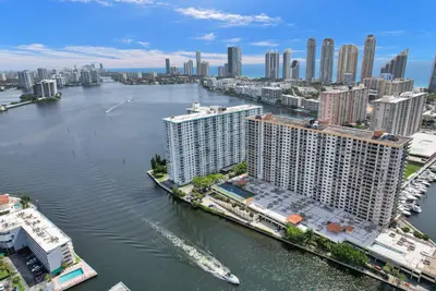 301 174th Street 1401, Sunny Isles Beach – Condominium for sale