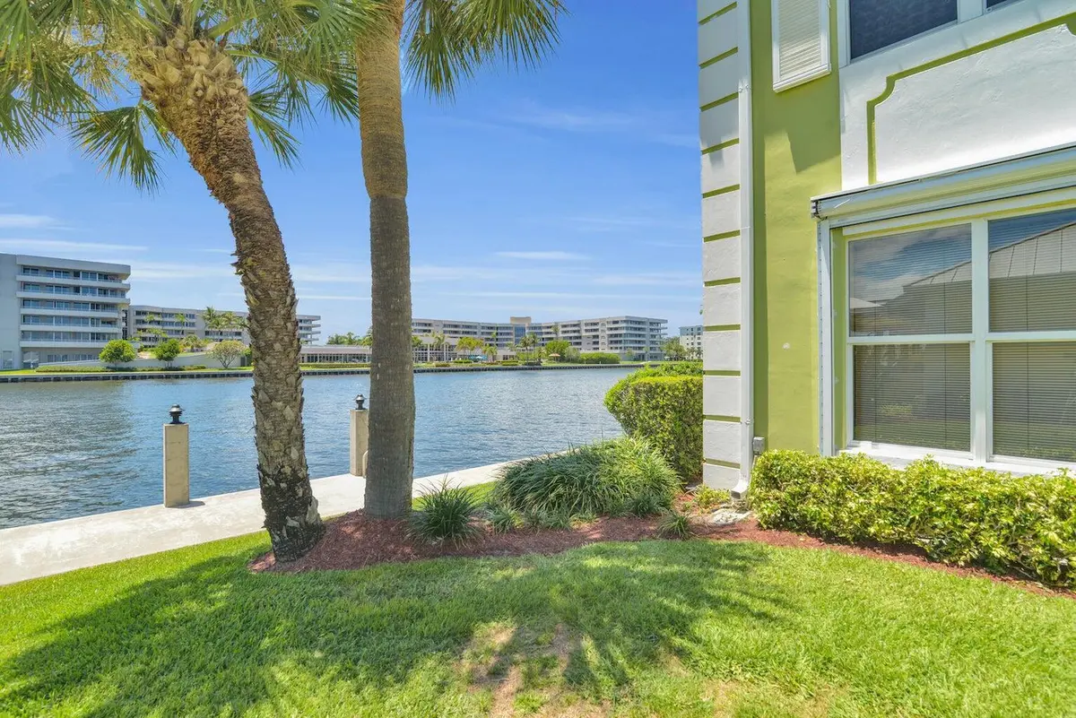 1704 2 at 1704 DEL HAVEN Drive 38-B, Delray Beach